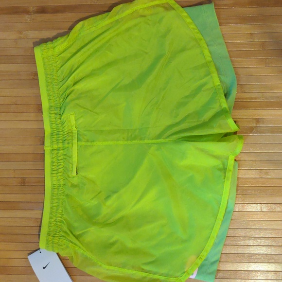 Nike Running Shorts Clash Tempo Layered, Atomic Green, Atmosphere, NEW, Sz Large - Picture 8 of 8